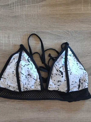 Bikini top like new, black and white, ties at back, size S