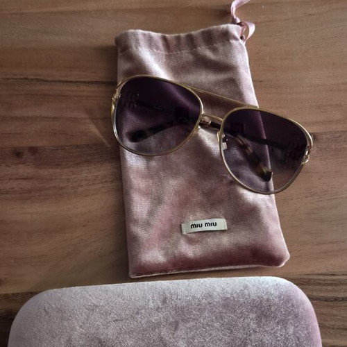 Miu Miu sunglasses like new, gold color