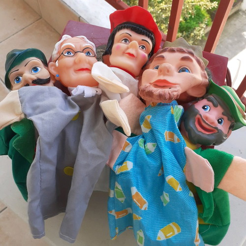 Puppet figures like new, set of 5 with plastic heads