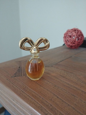 Vintage White Diamonds Elizabeth Taylor mini perfume 3.7ml new