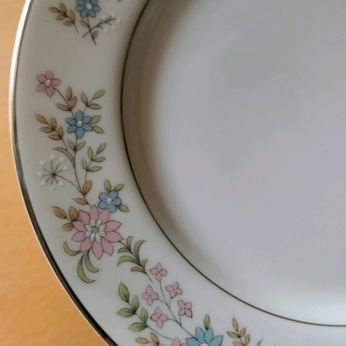 Acsons Diamond China Francine Vintage Serving Set 93 Pieces like new