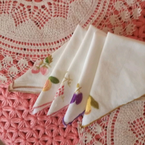 Knitted and embroidered food napkins like new, set of 3+5