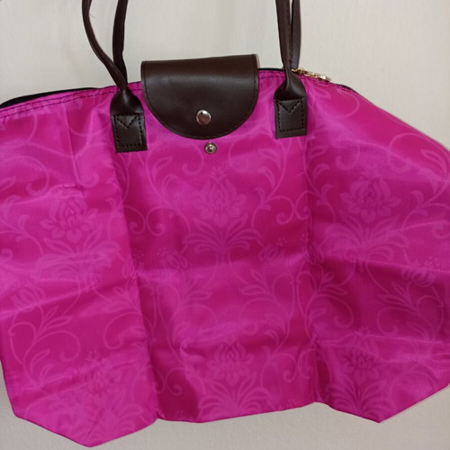Foldable Origami Waterproof Fuchsia Handbag like new with keychain
