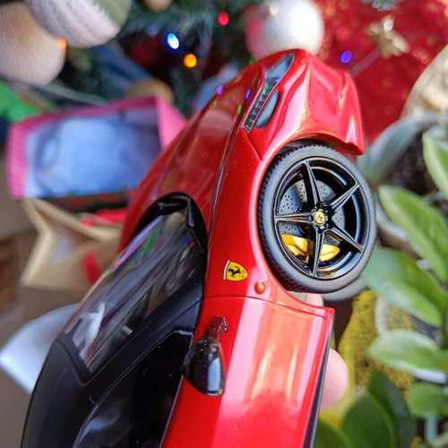 Ferrari 458 Italia 1/18 red sealed body new