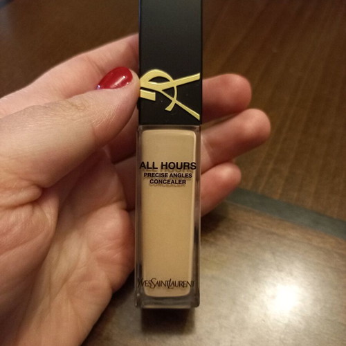 YSL LN1 Concealer used, shade