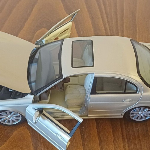 Maisto Jaguar S-Type 1/18 used model car with minor wear