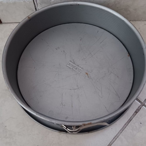 Cake pan used, springform