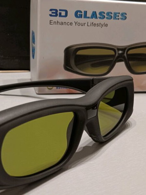 Sintron 3D active shutter glasses like new, 2 pieces, model G05-A