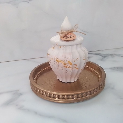 Decorative plaster vase like new with gold details and round tray 17 cm