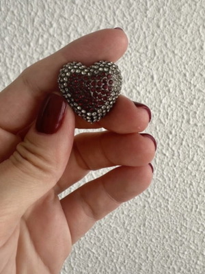 Heart brooch with rhinestones like new, vintage style