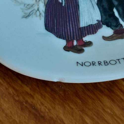 Porcelain plates Rorstrand Sweden Swedish National Costumes like new