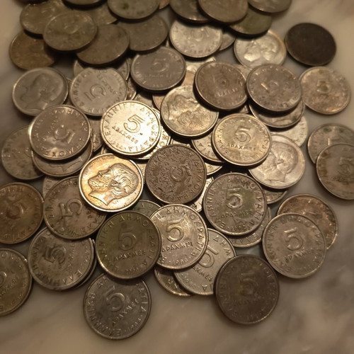 Δραχμές σαν καινούργιες, 82 τεμάχια 5 δραχμών με Αριστοτέλη, συν 30 συλλεκτικές