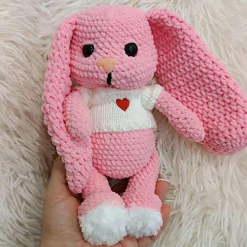 Knitted bunny new with heart blouse and safe eyes