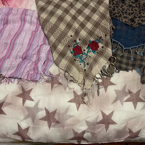 Set of 4 scarves used