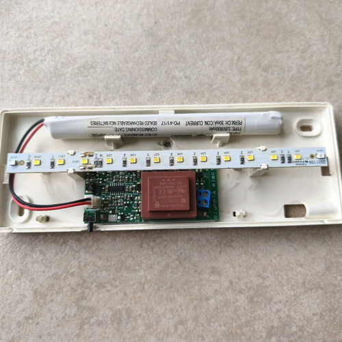 Olympia Electronics safety light used with functional battery