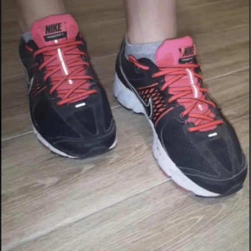 Nike Vomero 6 sneakers size 38.5 like new black and fuchsia