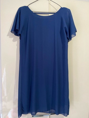 Lynne dress blue like new, size M
