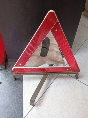 Vintage προειδοποιητικό τρίγωνο αυτοκινήτου μεταχειρισμένο, πολύ καλή κατάσταση
