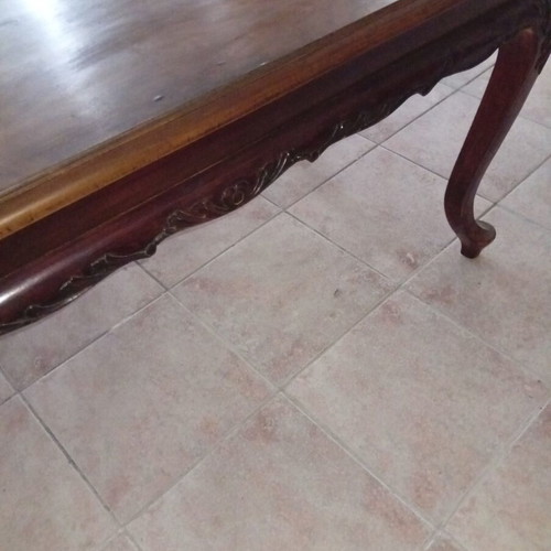 Leontos Antique Table in Like New Condition, Walnut Wood