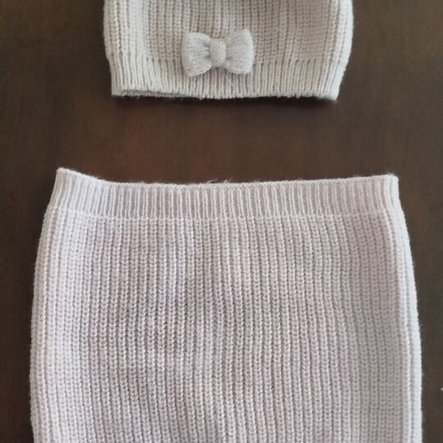 Children's girls set hat and neck warmer 4-8 years like new