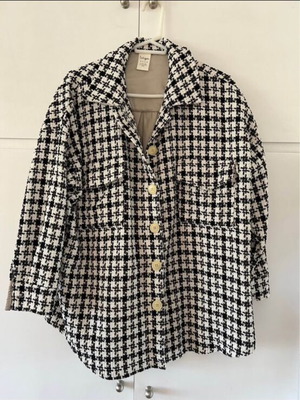 Women's Outerwear like new, one size fits medium to XL