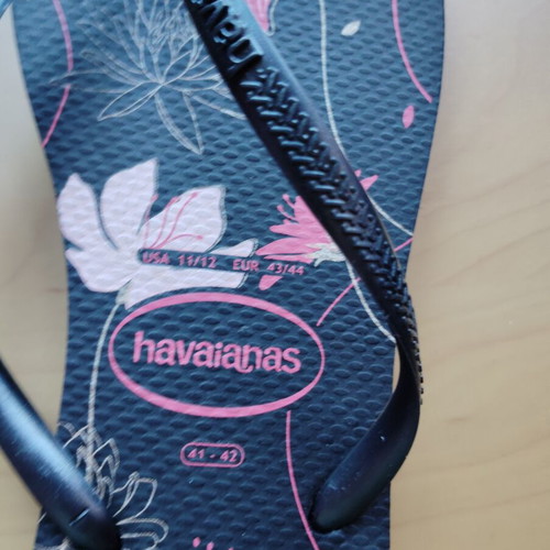 Havaianas women's flip flops new, size 41/42, black and colorful