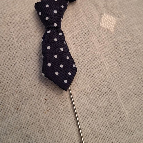 Lapel Pin Tie-Shaped Navy Blue New
