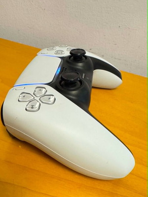PS5 controller used, genuine and fully functional