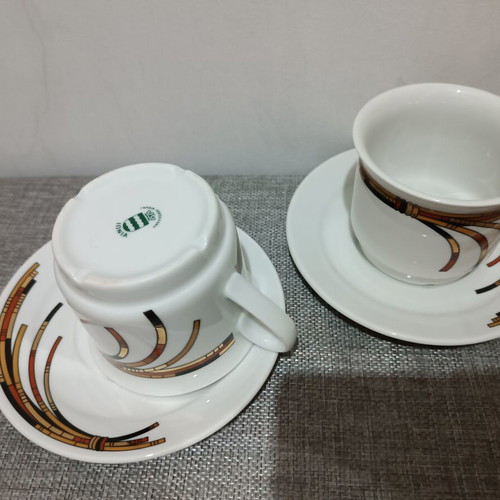 Porcelain tea cups set of six large size like new