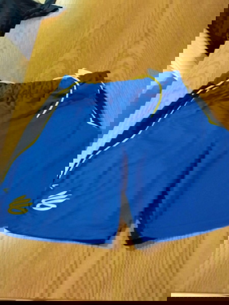 Βερμούδα Under armour.
