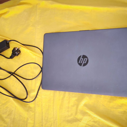 HP 255 G8 laptop like new, AMD Athlon Gold 3150U, 8GB DDR4, 256GB NVME SSD