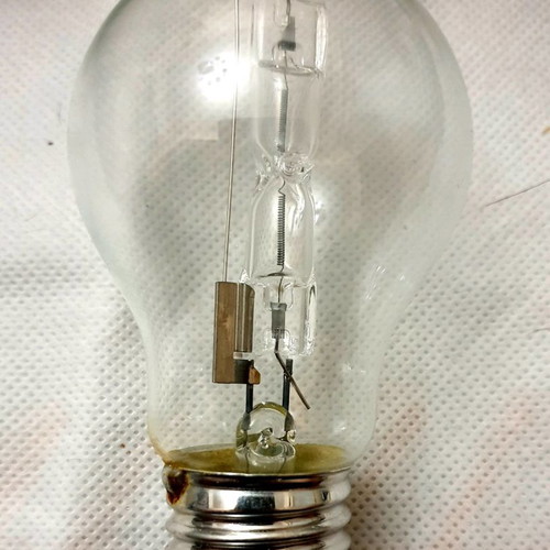 Philips dimmable light bulbs new, warm light 2700K, 3x140W & 1x105W