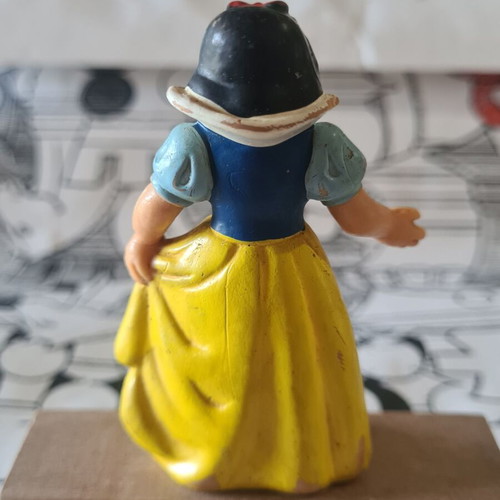 Snow White Disney figure used, vintage 1982