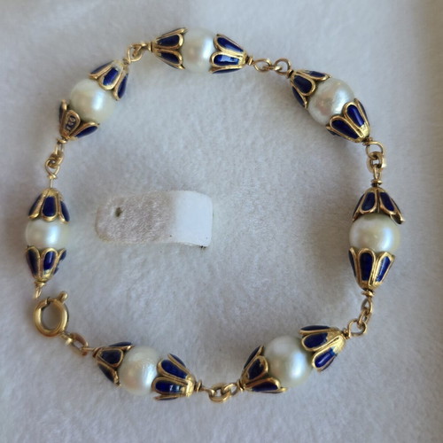 18K gold bracelet with white pearls and royal blue enamel