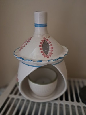 Ceramic candle holder for tealight or oil lamp