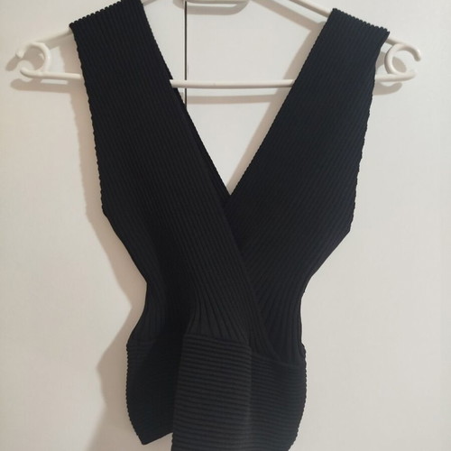 Black crop top size S like new, wool fabric