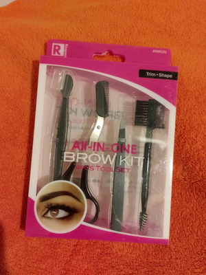 Brow kit all in one καινούργιο σετ περιποίησης φρυδιών σε κουτί δώρου