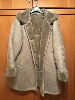 Fur coat like new, size L, beige