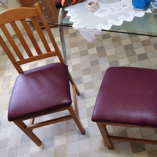 Solid wood dining chairs set of 4 like new