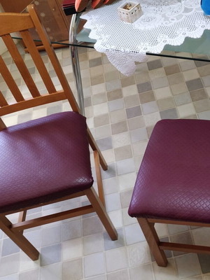 Solid wood dining chairs set of 4 like new