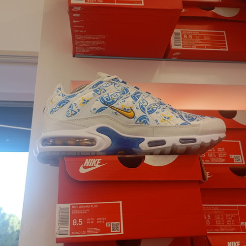 Nike Tn athletic shoes new, white and blue