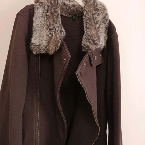 Benetton sweatshirt jacket like new with fur, zipper and buttons brown