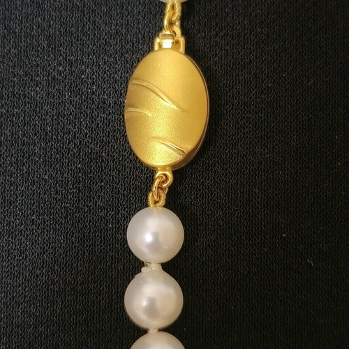 Pearl necklace new with 14K gold clasp
