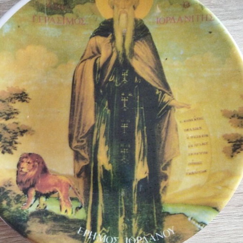 Religious souvenirs used, set of 5 melamine plates and 1 metal plate