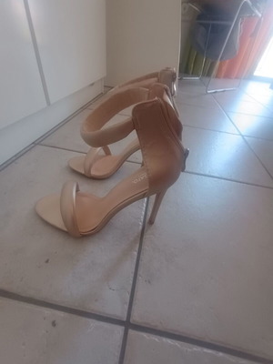 Chrysa Migato sandals new, size 40, gold