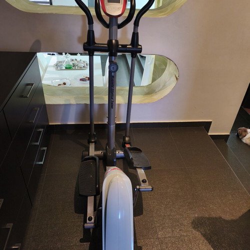 Elliptical machine like new with 783 km usage
