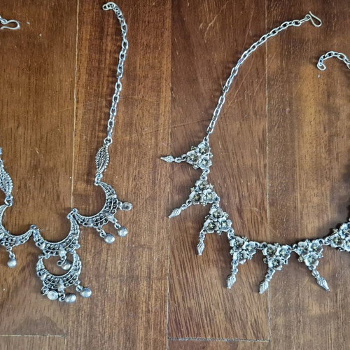 Vintage necklaces like new, set of 2, antiques