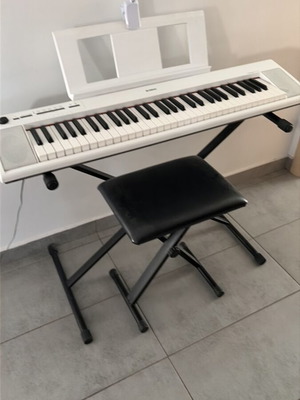 Ηλεκτρικό αρμόνιο Yamaha Piaggero NP12 με βάση και σκαμπό