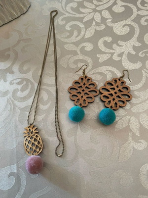 Jewelry set used, wood necklace and earrings