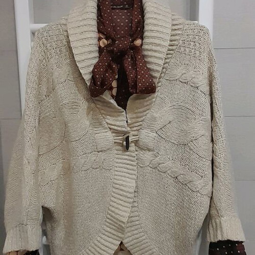 S Oliver cardigan beige like new, knitted with button